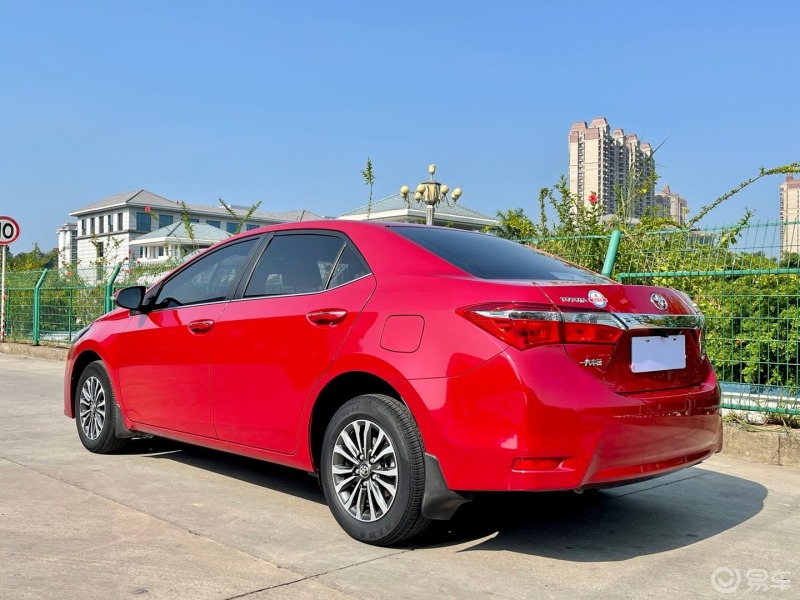 每日油耗#街拍红色小车卡罗拉,跟经济适用的一款车,空间大油耗低