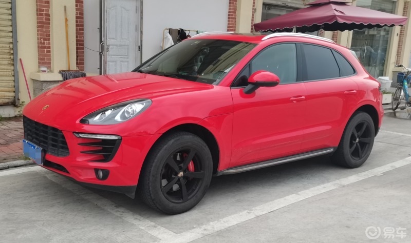 随手拍街边豪车#宝时捷在我们的停车场,红色我猜是位女士的,很好看.