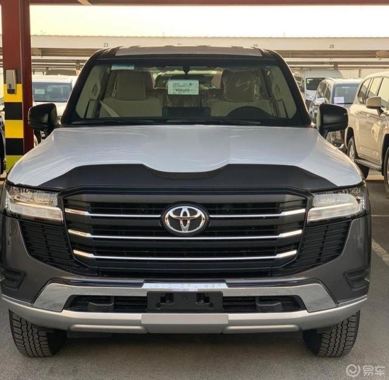 每日一帖#低配柴油陆巡lc实拍!黑格栅 铁轮毂,3.3t 四驱,依然很朴 !!