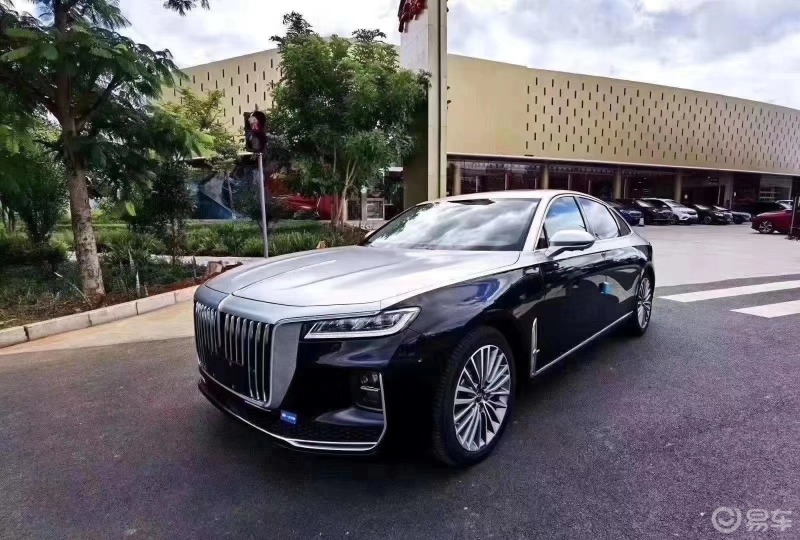 随手拍街边豪车#红旗h9双色车身,气场果然强大!