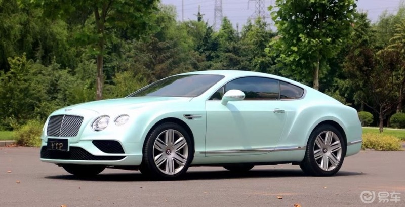 晒腰线#街拍超级豪车宾利gtr.