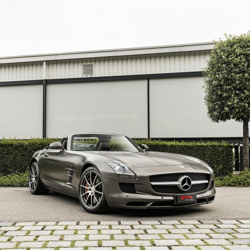 豪车梅赛德斯奔驰slsamgroadster敞篷版没有标志性鸥翼