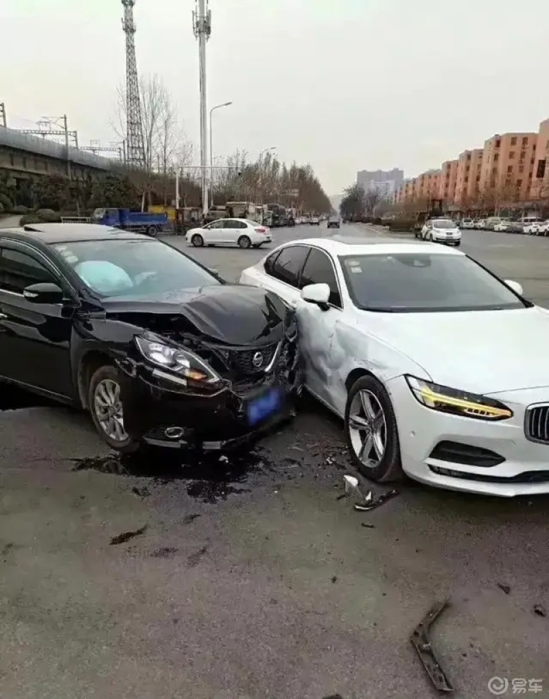 随手拍街边豪车今早上班一不留神撞上了沃尔沃日产你让我伤心什么销量