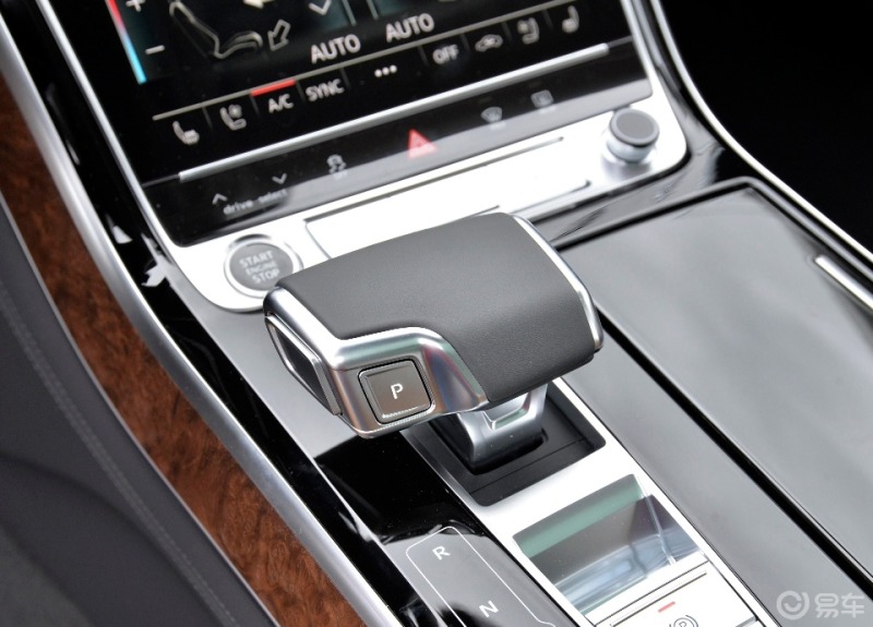 挑战全网最美爱车挡把有幸开过一次奥迪a8这个档把不吹不黑真的手感