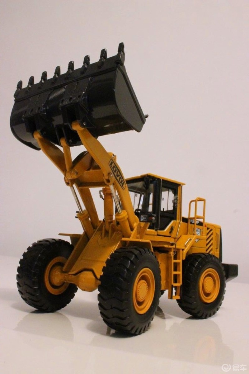 我收集过的汽车模型#雷沃装载机1:18工程机械模型,外观霸气十足很