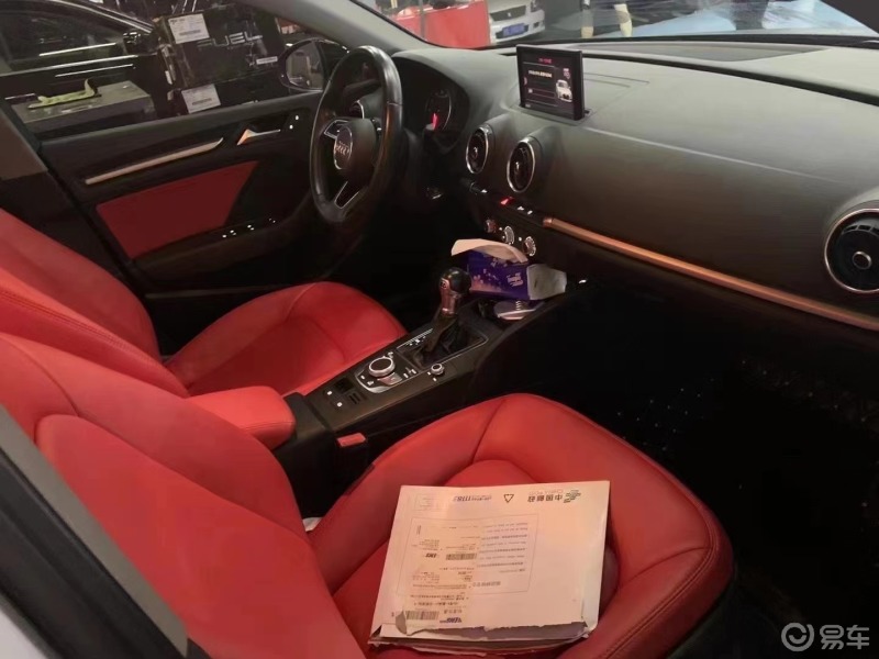 奥迪a3白色改电光灰,太喜欢这款车的内饰了,红色,动感有活力#汽车生活