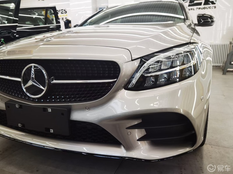 30天拍车挑战奔驰c260l呈现出的是满到溢出来的运动风格满天星的中网