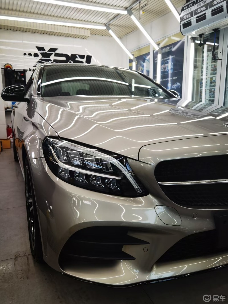 30天拍车挑战奔驰c260l呈现出的是满到溢出来的运动风格满天星的中网