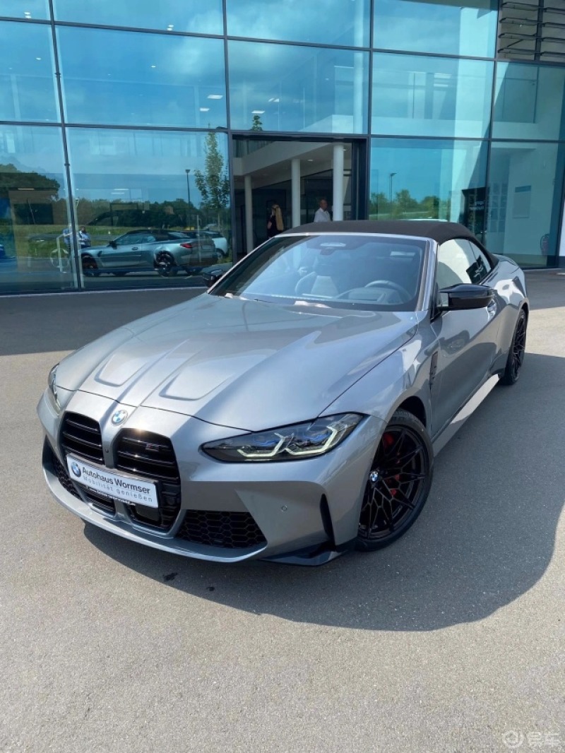 全新宝马m4敞篷车欣赏一下,感觉还是以前的老款硬顶敞篷更好看一些