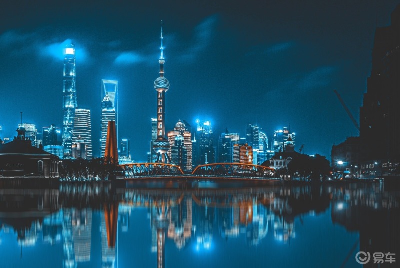 最美夜景城市上海市的夜景可算的上是比较繁华绚丽的了不愧是魔都之称