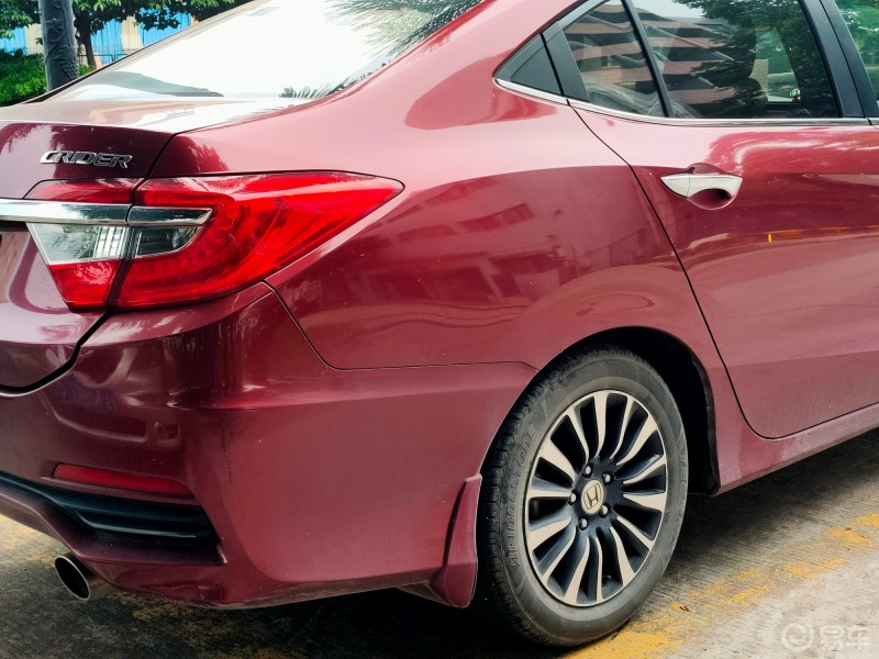 30天拍车挑战一辆枣红色的本田凌派进入我们眼前枣红色的车很少见难得