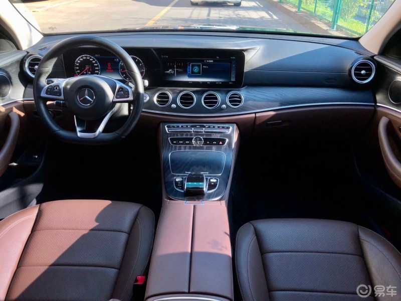 每日打卡#街拍运动气息很强的奔驰e300.