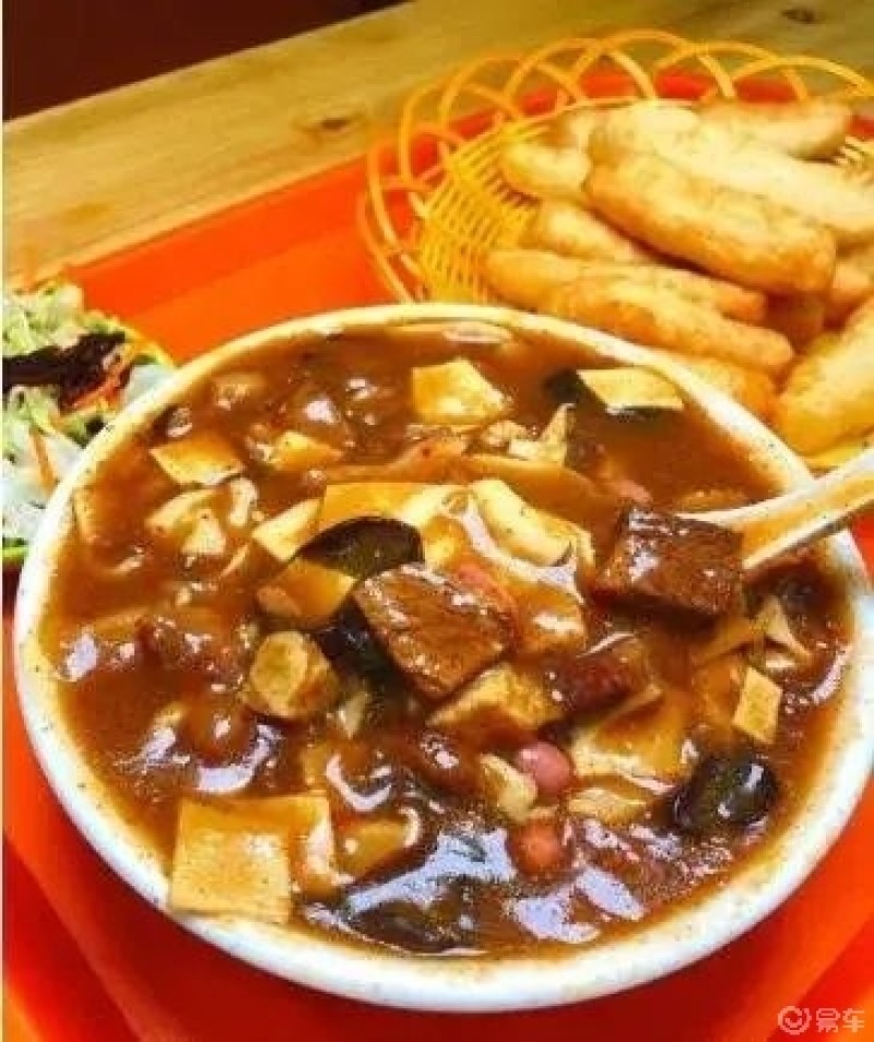 久违的胡辣汤配油条,今天终于吃到嘴里了,真不容易啊!