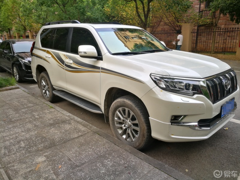 30天拍车挑战路边一辆白色的丰田普拉多气场强大霸气十足的感觉