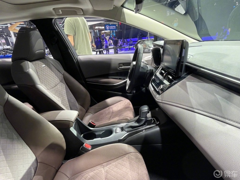 果然不管是晒外形还是晒内饰,都需要找对角度,这几张丰田傲澜的美图