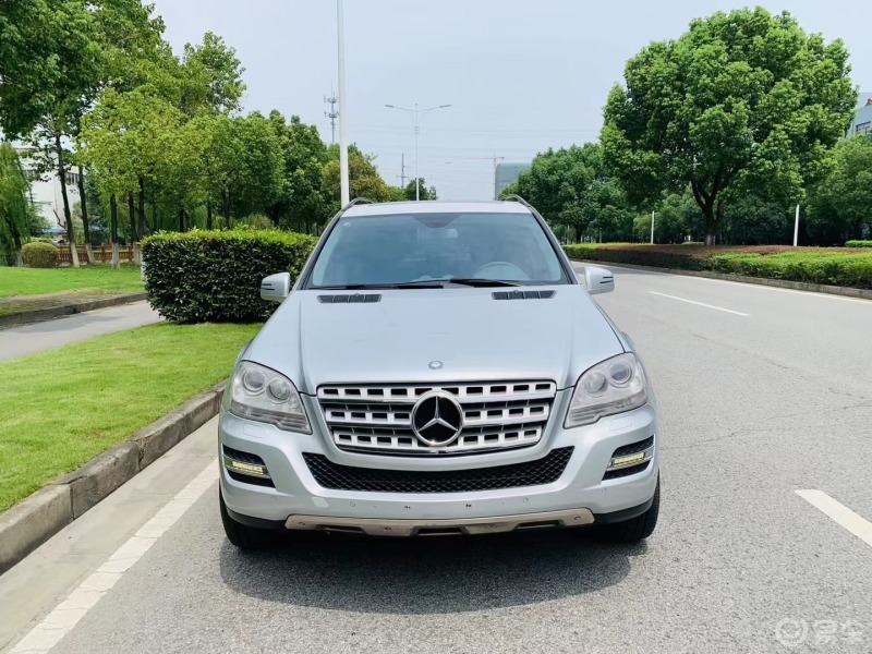 汽车生活#老款奔驰amg ml350,外形虽然不够新潮,但是动力还是很棒 ..