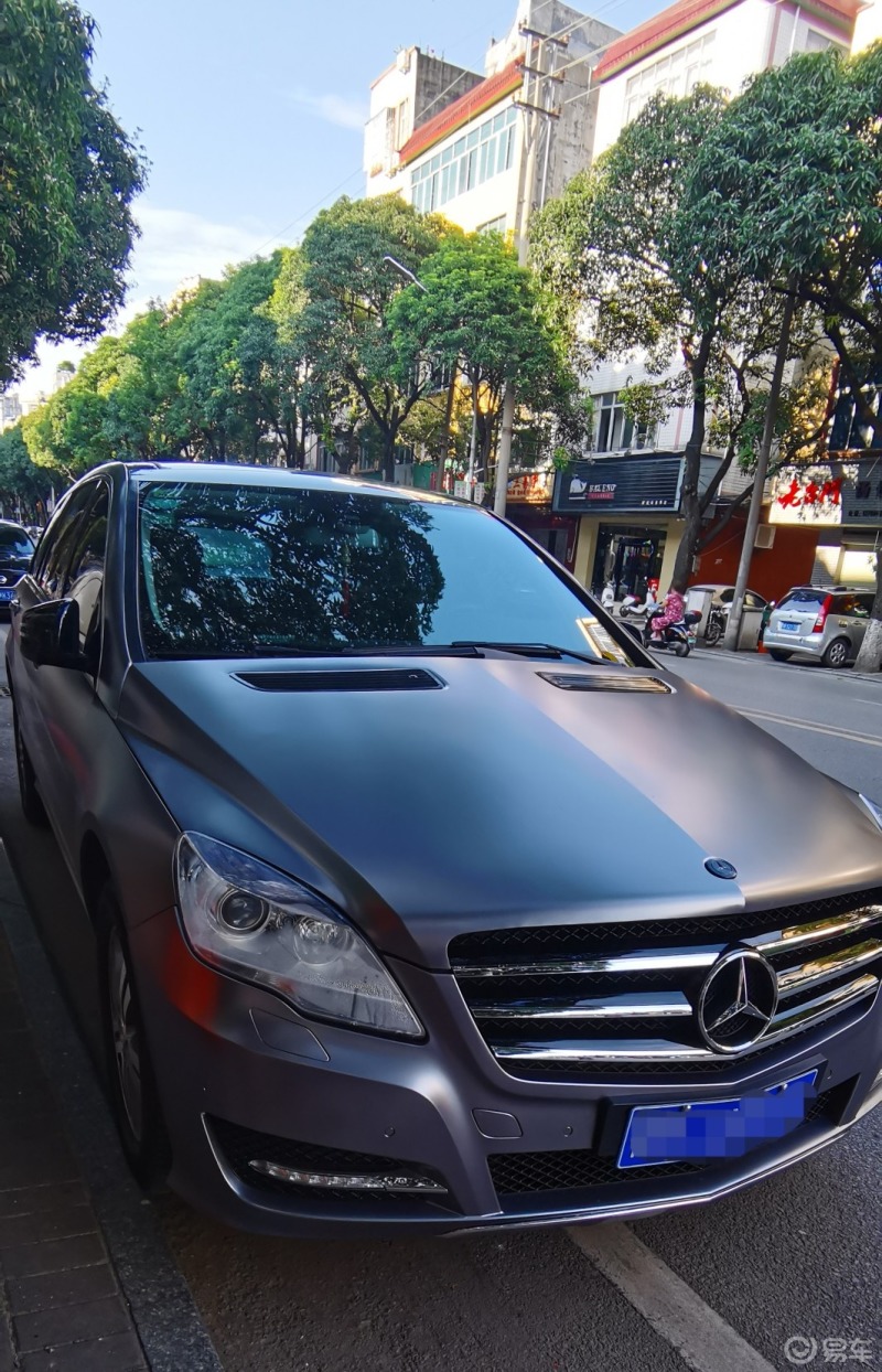 30天拍车挑战这台奔驰r350车主一看就是个有品位的人全车哑光灰贴膜