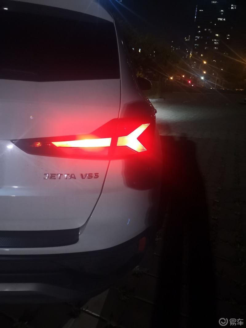 30天拍车挑战拍车第十一天晚上看一下捷达vs5的后尾灯辨识度真的非常
