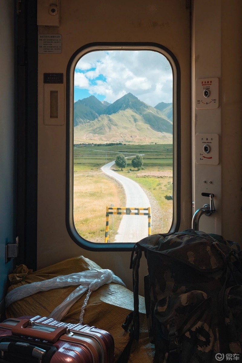 最美车窗,前不久,一组惊艳全网的,火车车窗风景大片