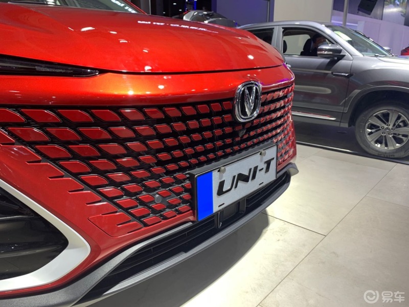 30天拍车挑战长安unit红色特别显眼绚丽的颜色非常迷人这款颜色太适