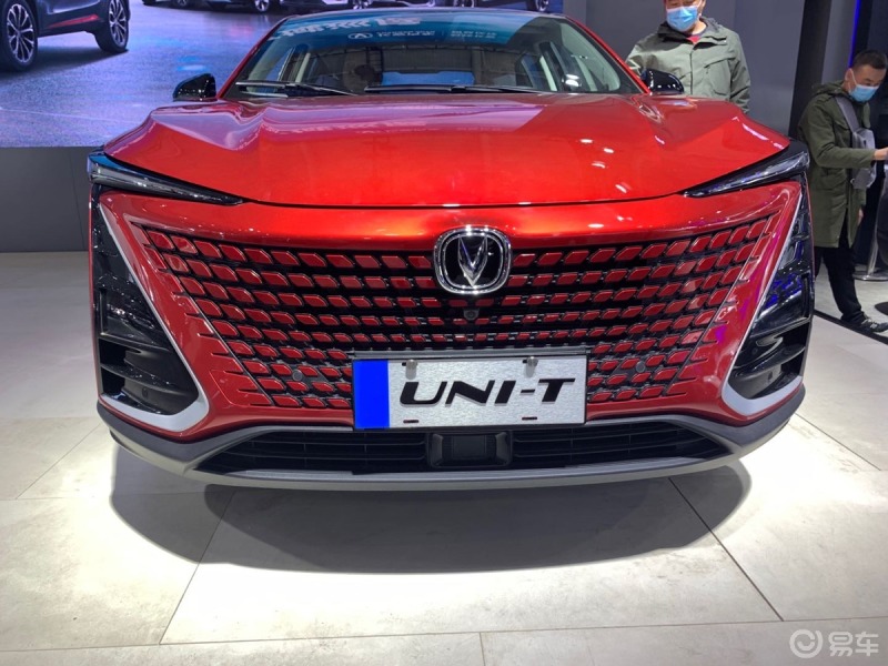 30天拍车挑战长安unit红色特别显眼绚丽的颜色非常迷人这款颜色太适