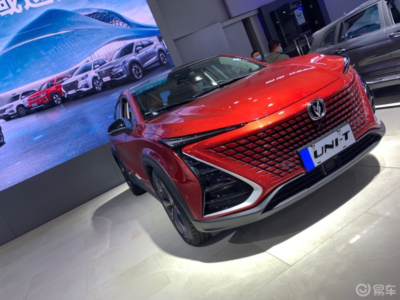 30天拍车挑战长安unit红色特别显眼绚丽的颜色非常迷人这款颜色太适