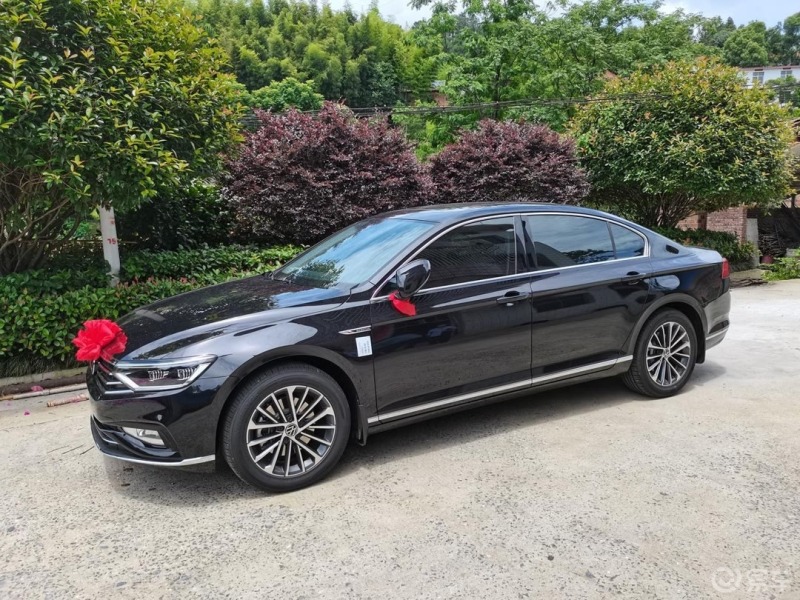 30天拍车挑战楼下邻居提的21款迈腾颜值升了一个档次带字母的迈腾更帅