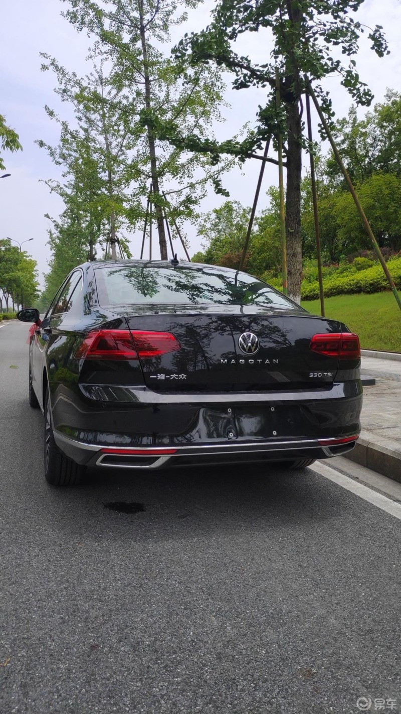 30天拍车挑战楼下邻居提的21款迈腾颜值升了一个档次带字母的迈腾更帅