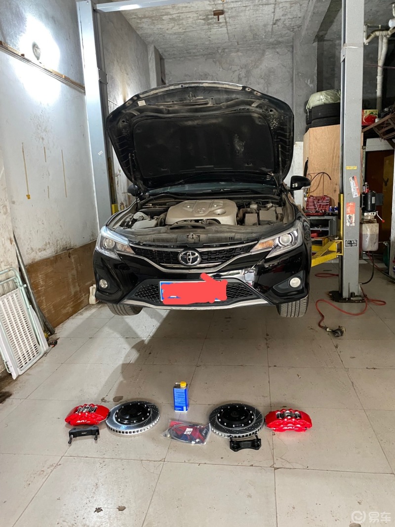 丰田锐志改装刹车avr.1 6活塞作业