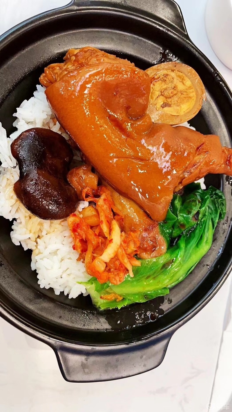 美食诱惑# 今日午餐,照烧猪蹄煲仔饭和星爸爸咖啡0505