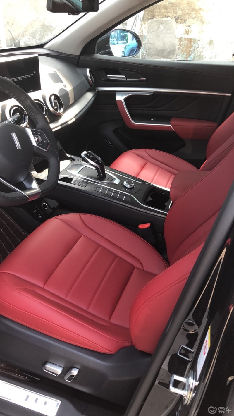 挑战全网最cool内饰,敢来应战吗#19款vv5,预订的卡罗琳红黑内饰,多等