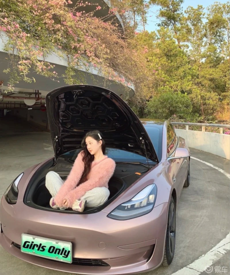 粉色特斯拉好嗲女生的第一台车推荐model3改装的粉色太适合女生啦拍