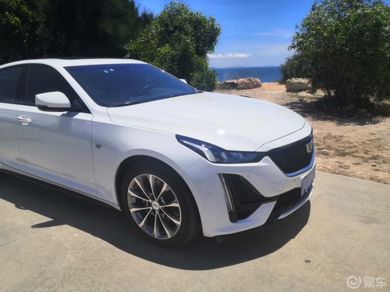 静观凯迪拉克ct5即使白色也很帅气