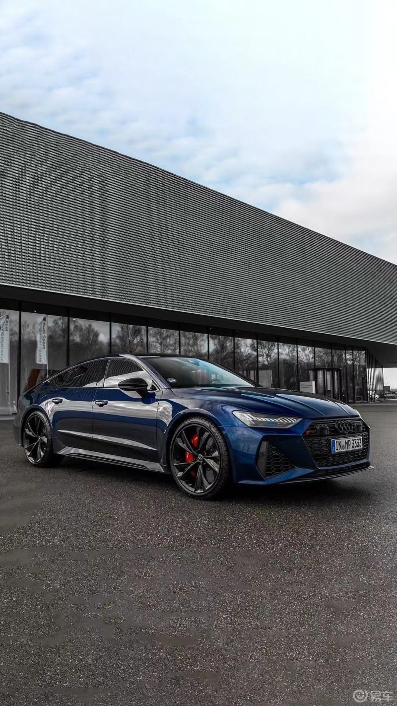 我身边的百万豪车奥迪rs7就是我最喜欢的车型之一了也是我见过的最好