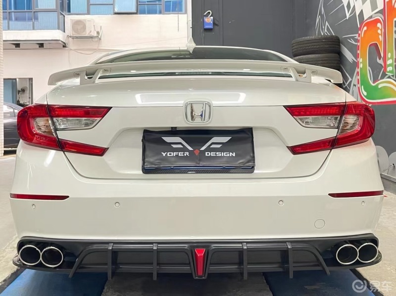 本田21款十代雅阁全新造型设计后包角带领航灯后唇龙影尾翼四出尾喉汽