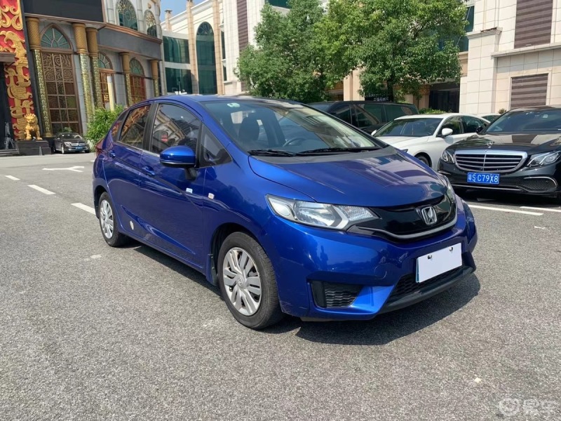 汽车生活本田第3代飞度蓝色的车销量一直都很少保有量就很低每次聚会