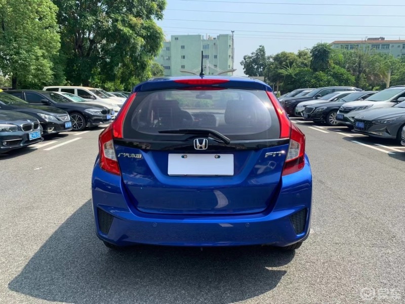 汽车生活本田第3代飞度蓝色的车销量一直都很少保有量就很低每次聚会