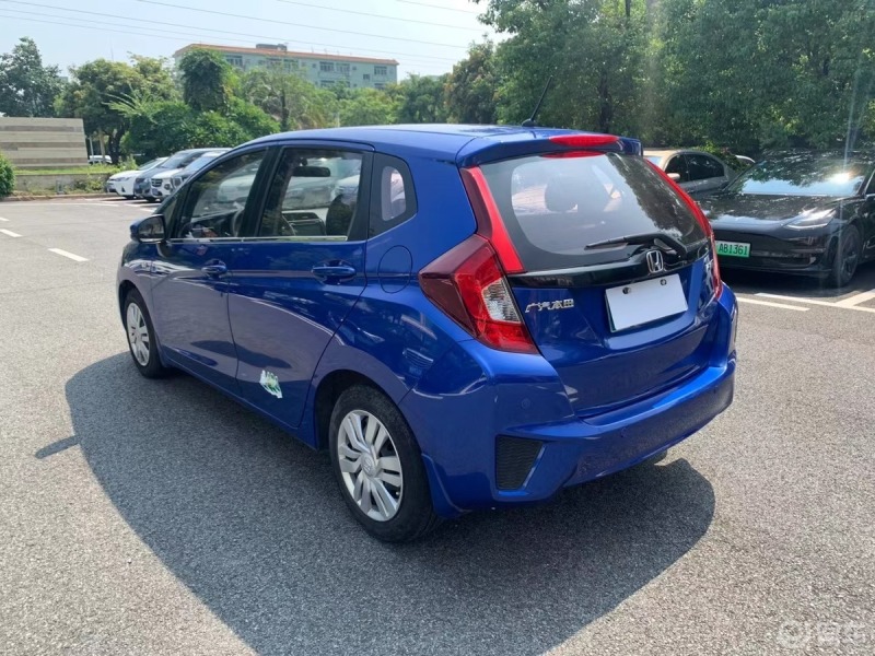 汽车生活本田第3代飞度蓝色的车销量一直都很少保有量就很低每次聚会