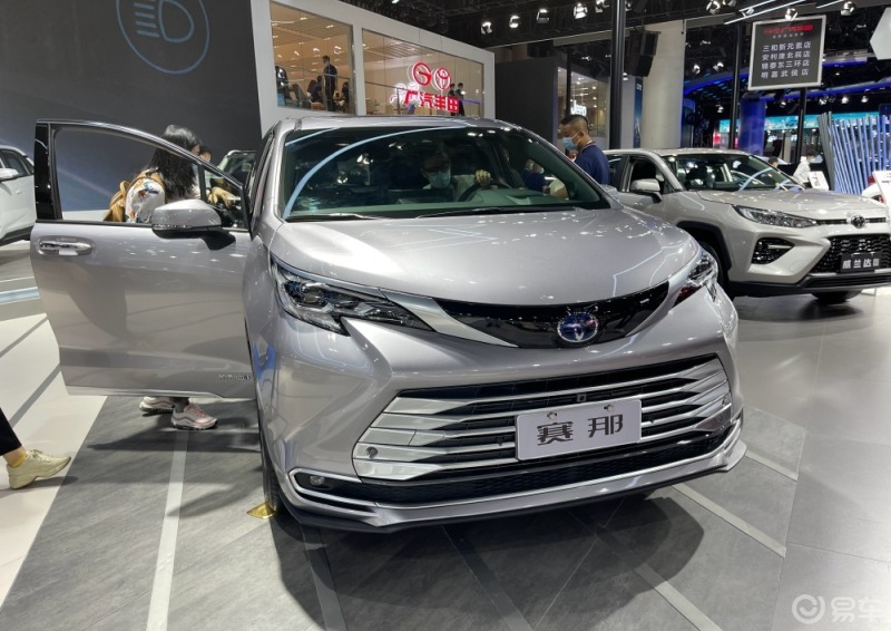 成都车展撩新车广汽丰田塞纳居家利器加价神器