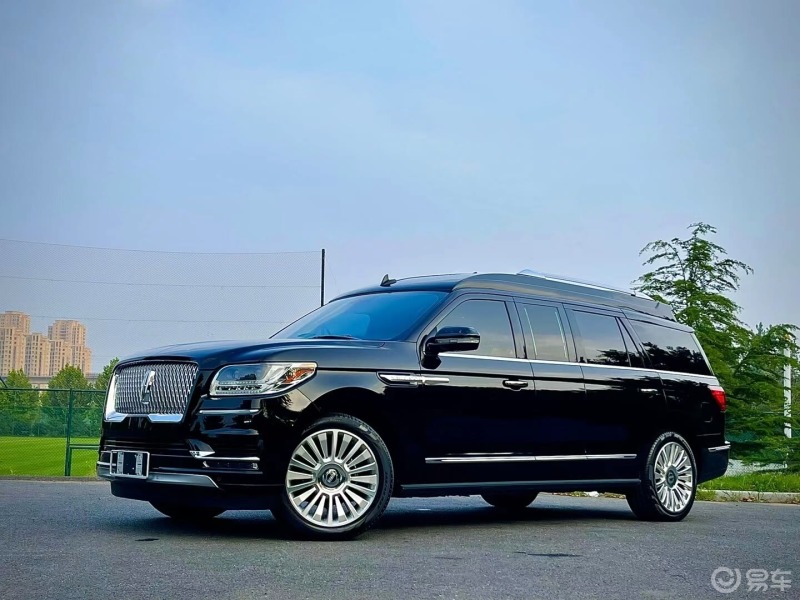 车主日记大型豪车林肯领袖一号加长版车身长度将近6米舒适度很高的豪