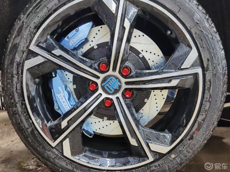 比亚迪唐dmi改装rotora前6后4双卡钳刹车