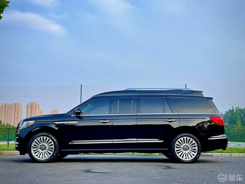车主日记大型豪车林肯领袖一号加长版车身长度将近6米舒适度很高的豪