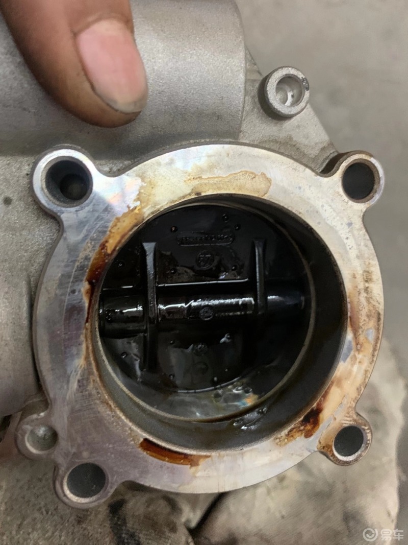 福建车主随手拍节气门积碳清洗养护