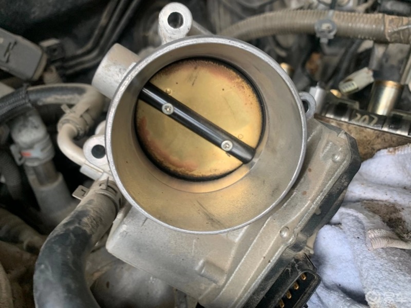 福建车主随手拍#节气门积碳了,定期清洗.