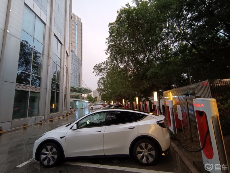 我给厂商提建议#特斯拉modely的转弯半径大实在是太大了!