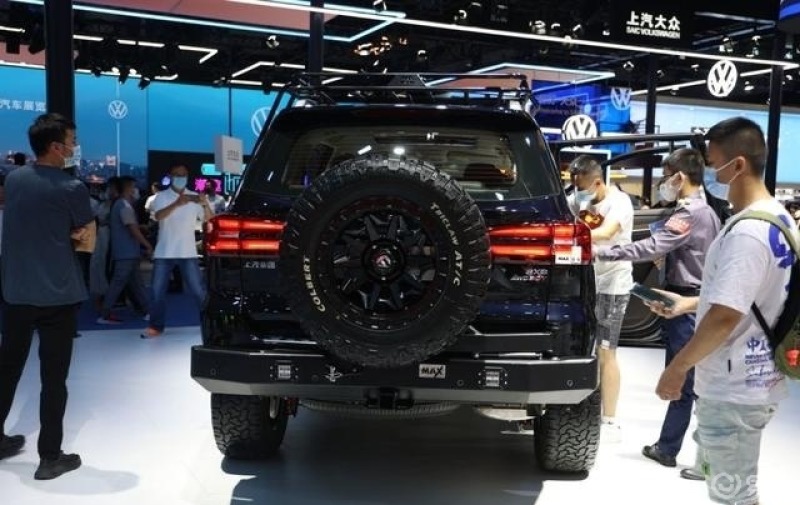 成都车展撩新车都说官方改装最具致命诱惑力荣威rx8改装版车型不仅