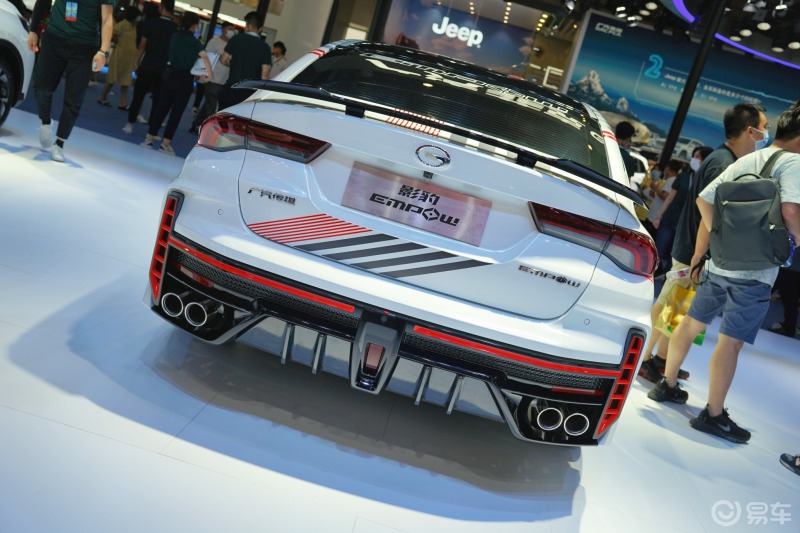 跟我一起看成都车展-影豹是广汽传祺首款主打纯粹运动的轿跑外观设计