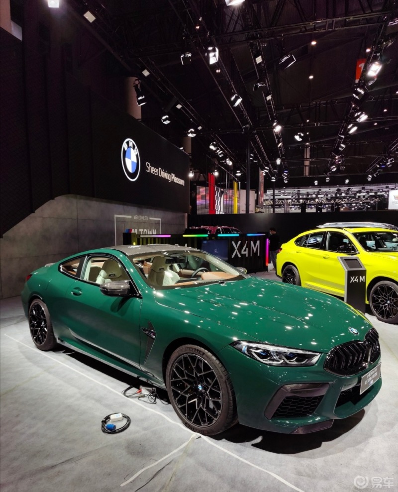 成都车展撩新车#宝马m8雷霆版,英国赛车绿配色,轿跑中的极品车型.