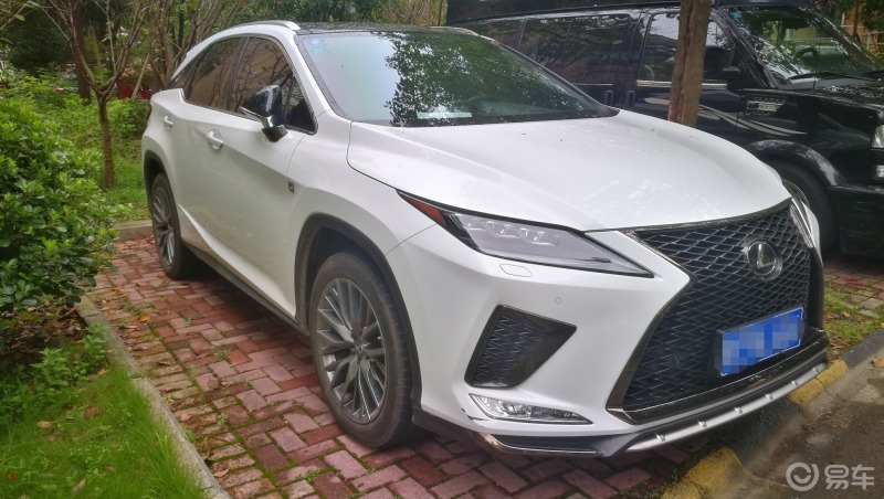 汽车也开始看脸吃饭了白色的凌志或者雷克萨斯样子精致时尚