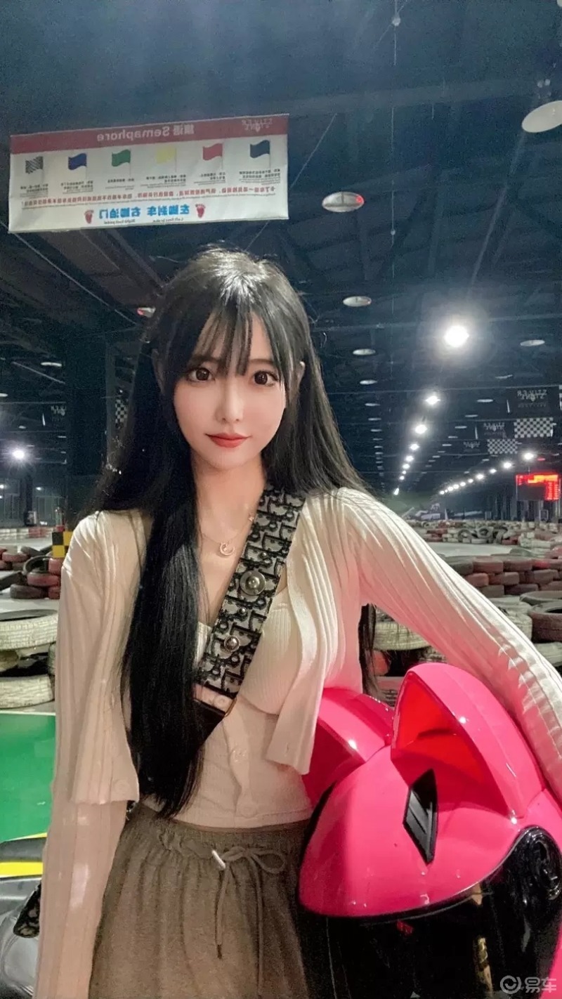 卡丁车路易可可小姐姐的自拍照片美爆了